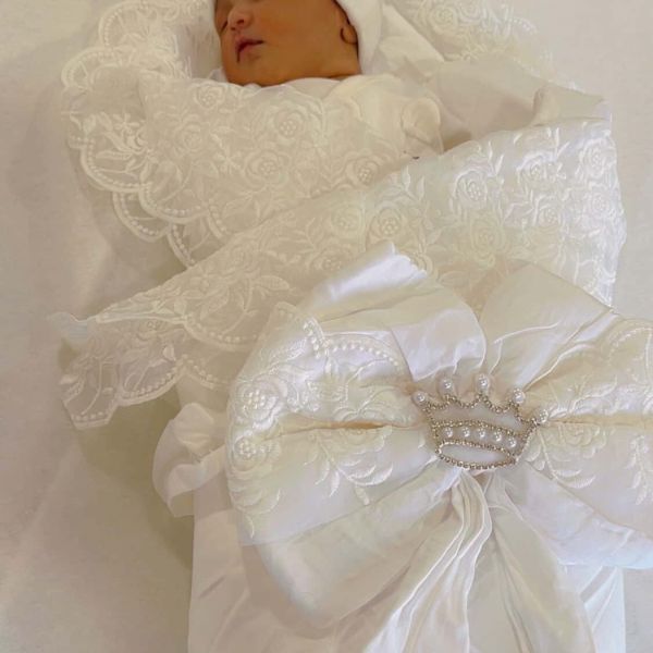 white wrapper with cap and crown applique in the bow