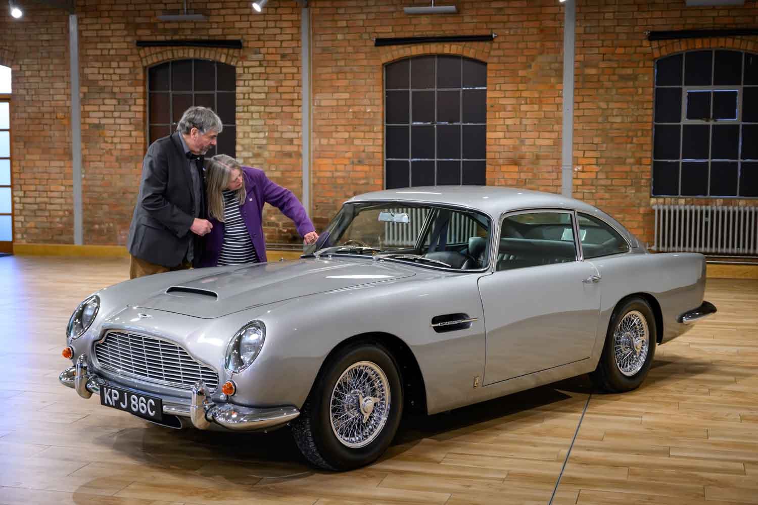 1965年式アストンマーティン「DB5」を3年の月日をかけて名誉あるフル