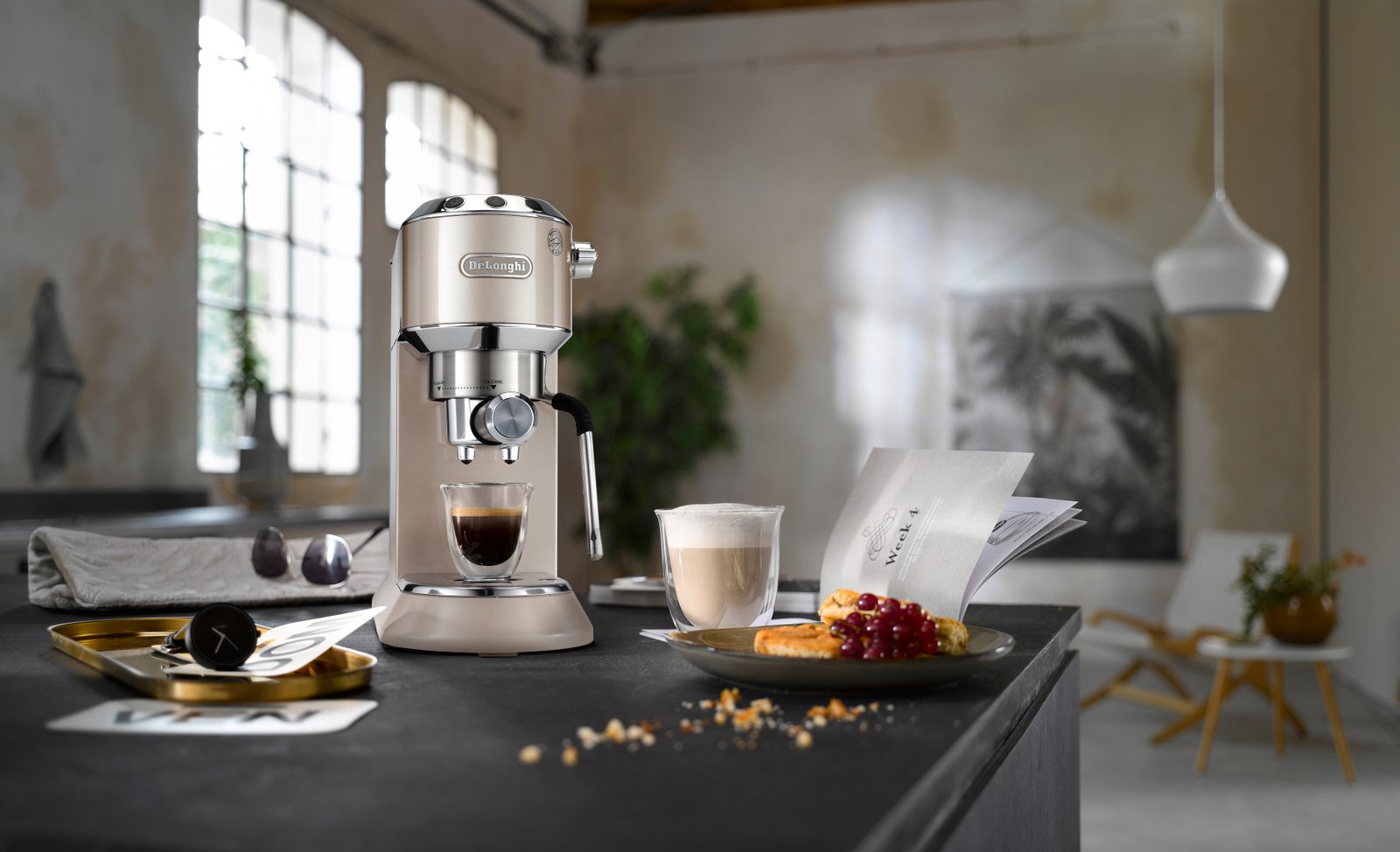 デロンギ デディカ アルテ エスプレッソ・カプチーノメーカー（ EC885J