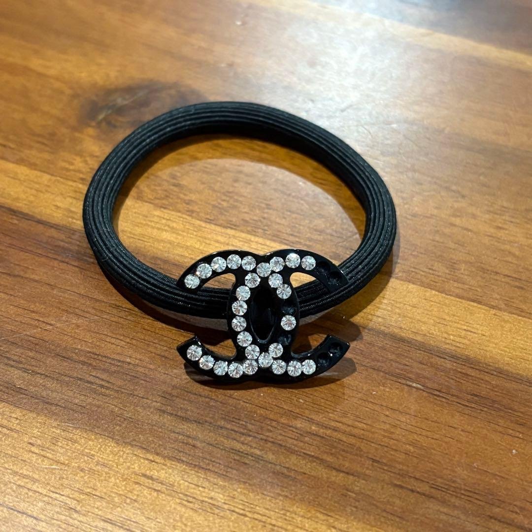 シャネル ヘアゴム ラインストーン - メルカリ