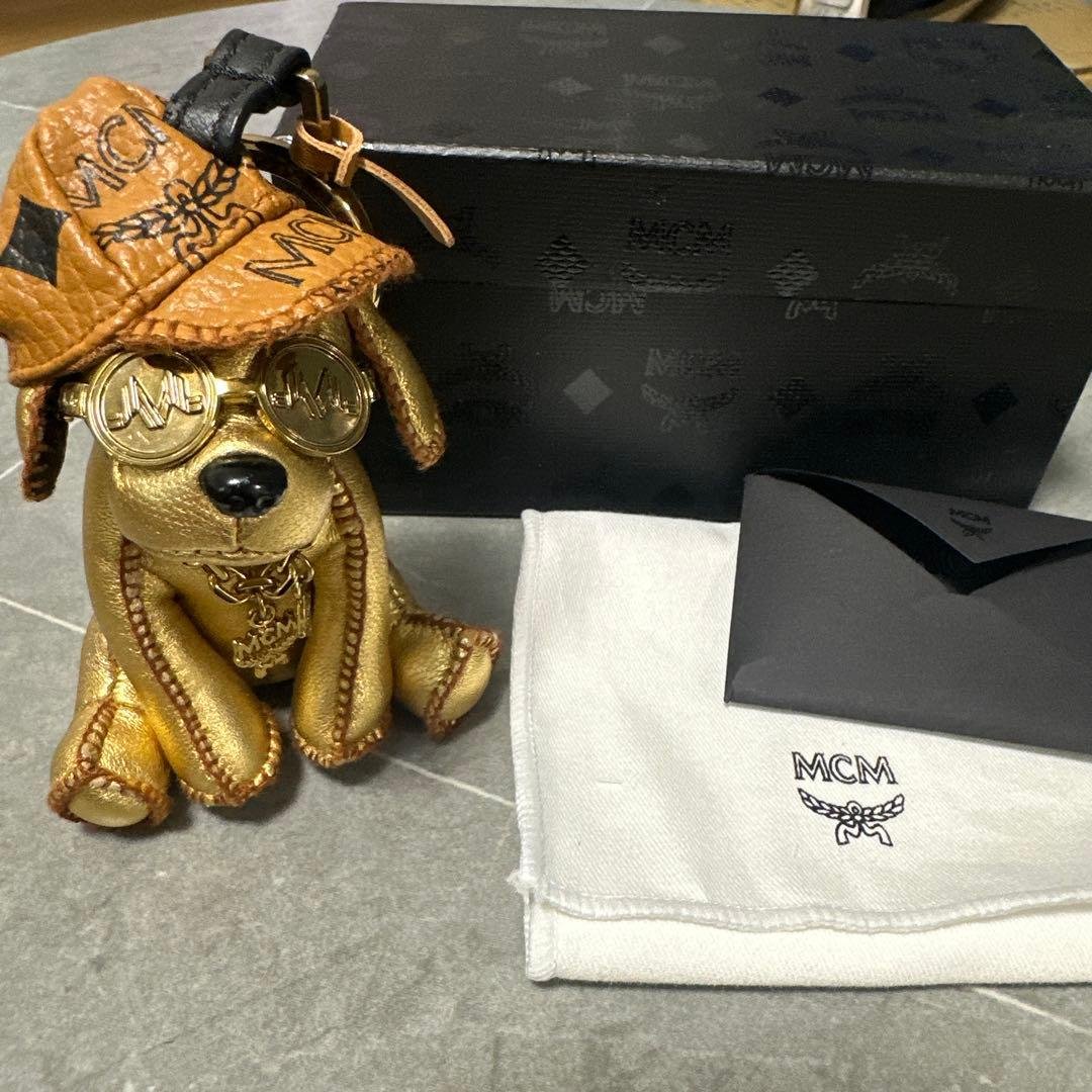 MCM レザーキーホルダー バッグチャーム サングラスドッグ 犬 - メルカリ